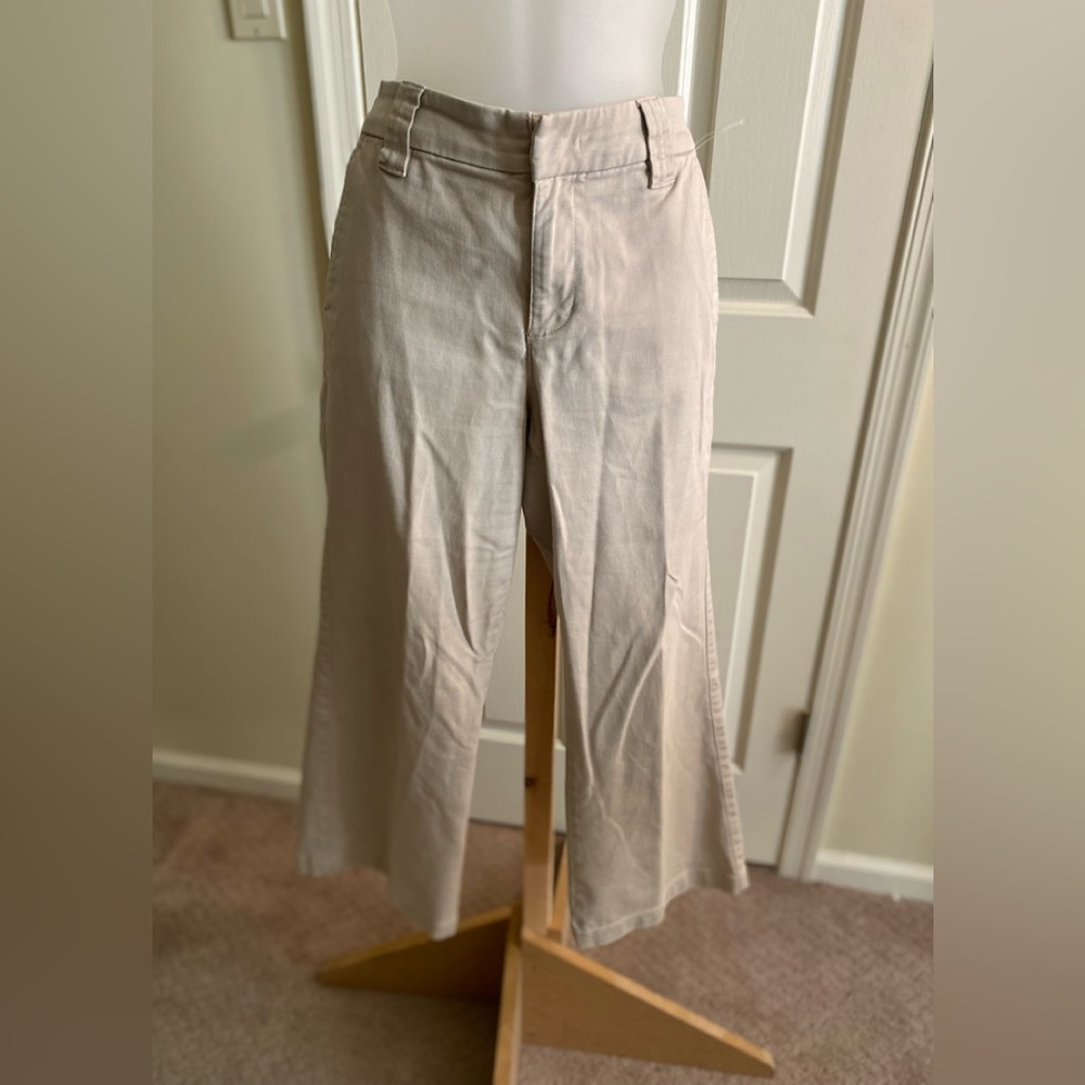 Tommy Hilfiger - Woman’s khaki color stretch crop pants, Size: 6